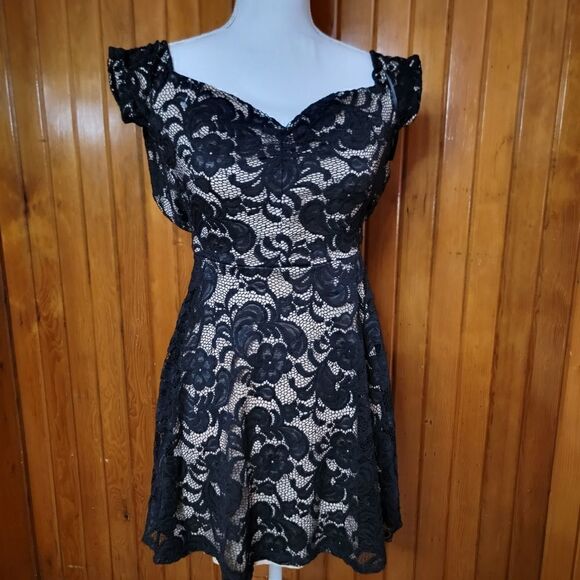 Camille LA Vie Black Lace Asymmetrical Cocktail Dress - Picture 6 of 6